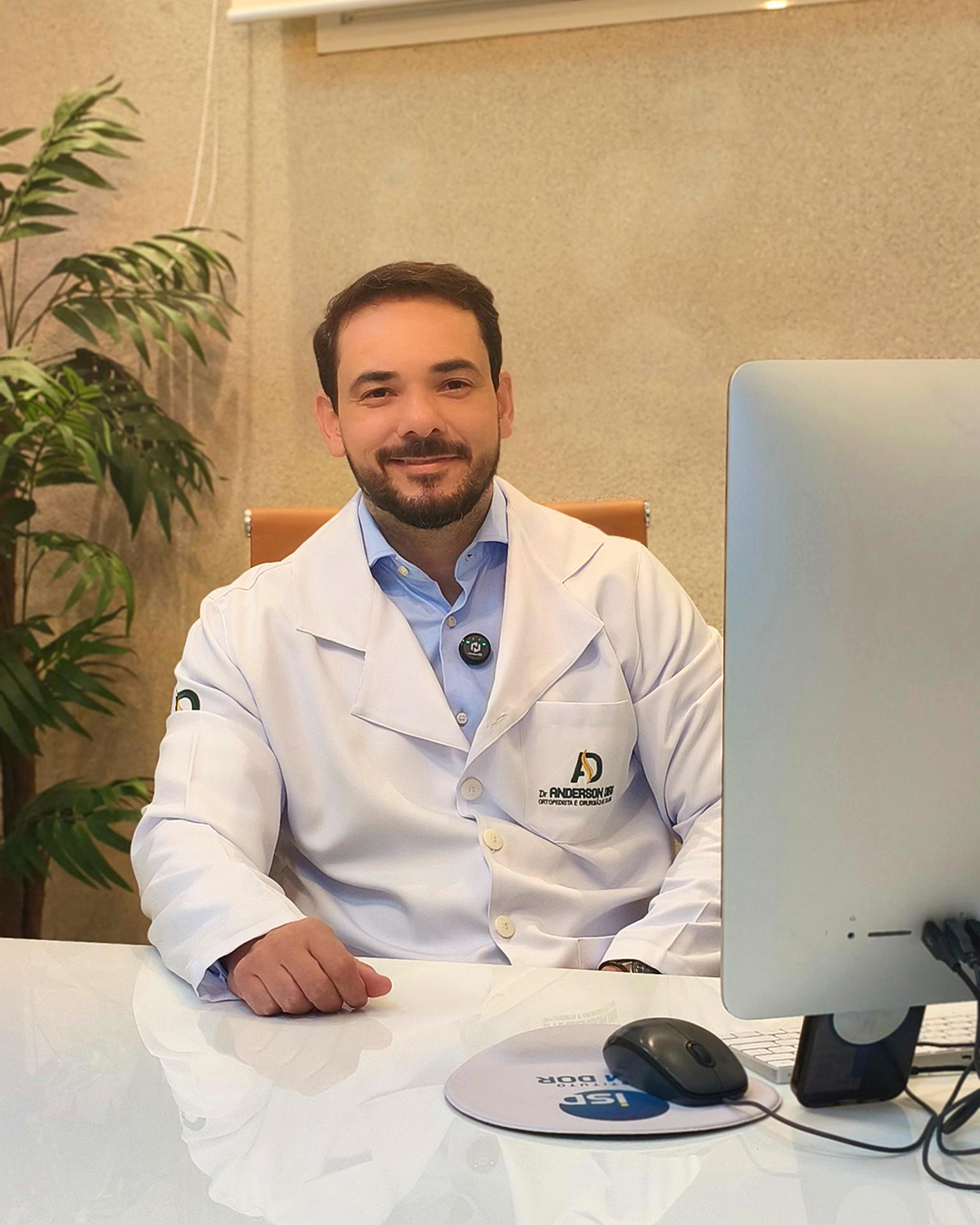 Dr. Anderson Dias no consultório